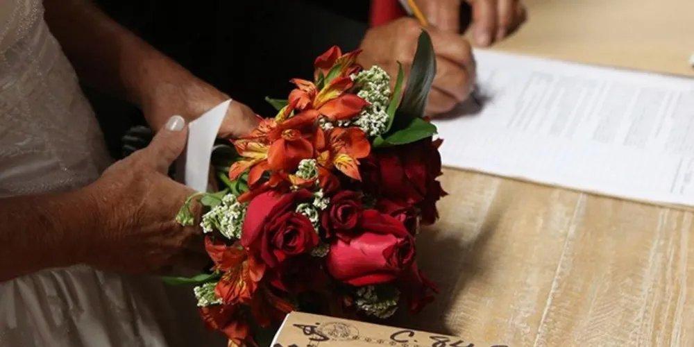 Imagem ilustrativa da imagem Projeto quer proibir casamento antes dos 16 anos