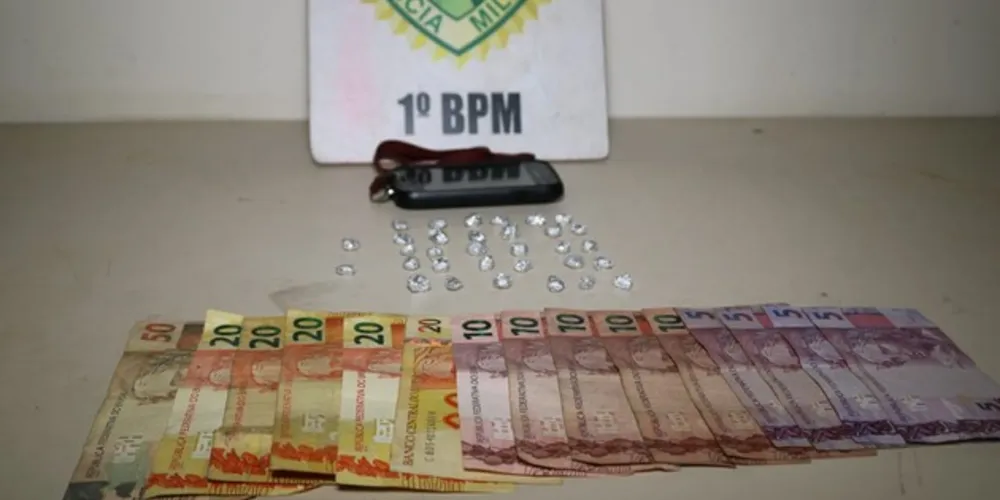 Além da droga, PM apreendeu R$ 220 em dinheiro