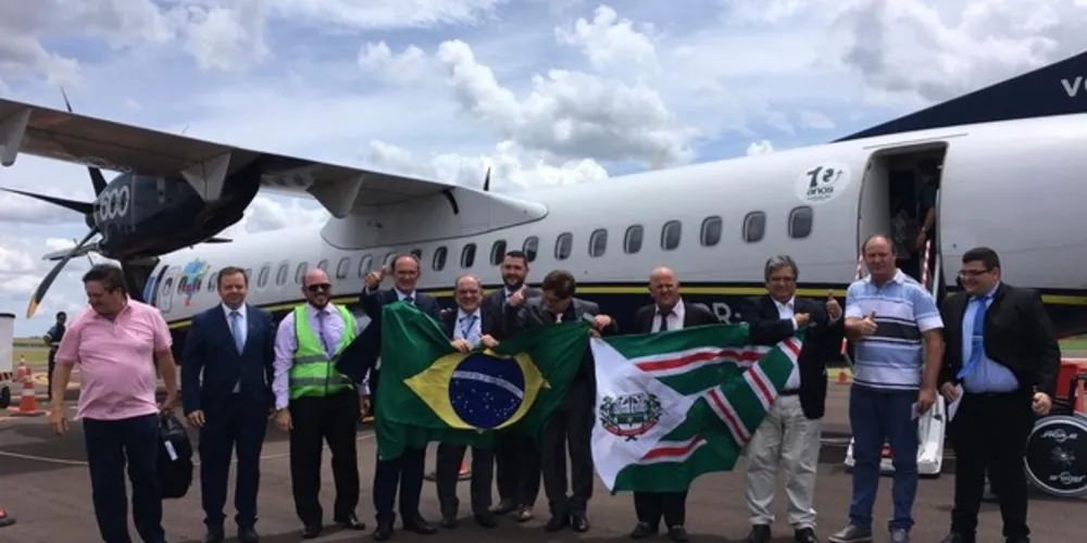 No voo inaugural, aeronave da Azul tocou o solo de Toledo por volta das 15h.