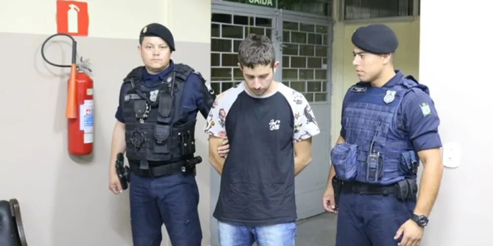 Suspeito tinha mandado de prisão em aberto e foi encontrado na Vila Coronel Cláudio
