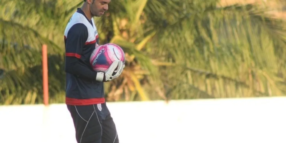 Goleiro rescindiu contrato com time mineiro e pode acertar com o Operário