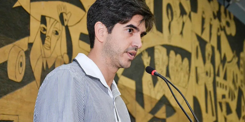 Emenda proposta pelo vereador suprime todos os artigos do projeto que se referem ao pagamento de taxas