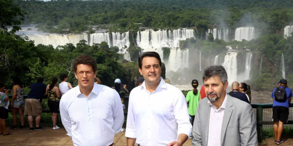 Governador esteve na comemoração pelos 80 anos do Parque Nacional do Iguaçu.