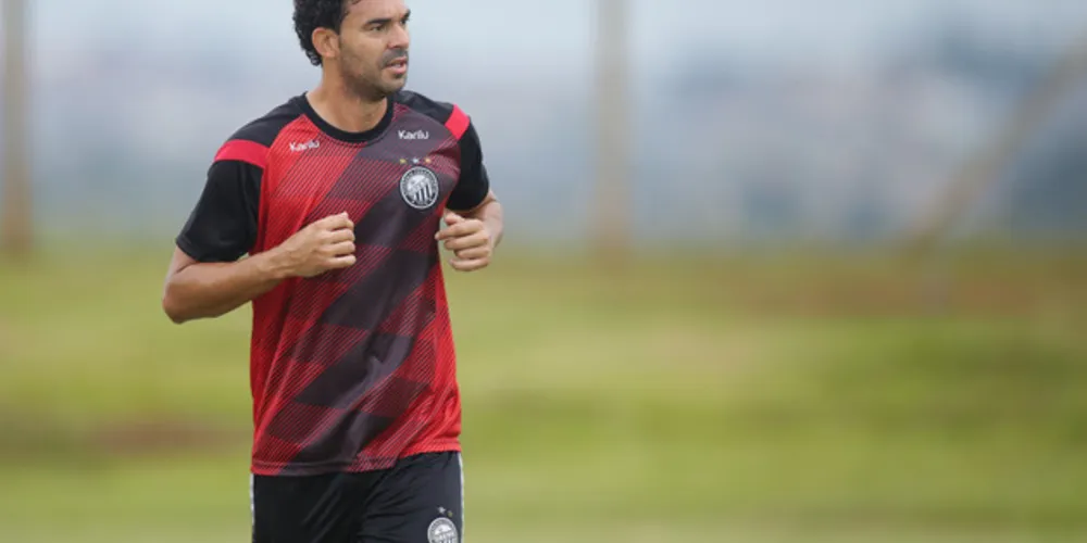 Goleiro de 34 anos já treinou com o elenco alvinegro na DAF