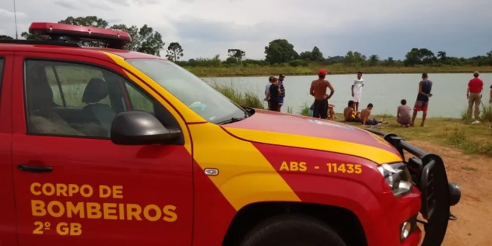 Imagem ilustrativa da imagem Bombeiros se mobilizam para buscar jovem em rio