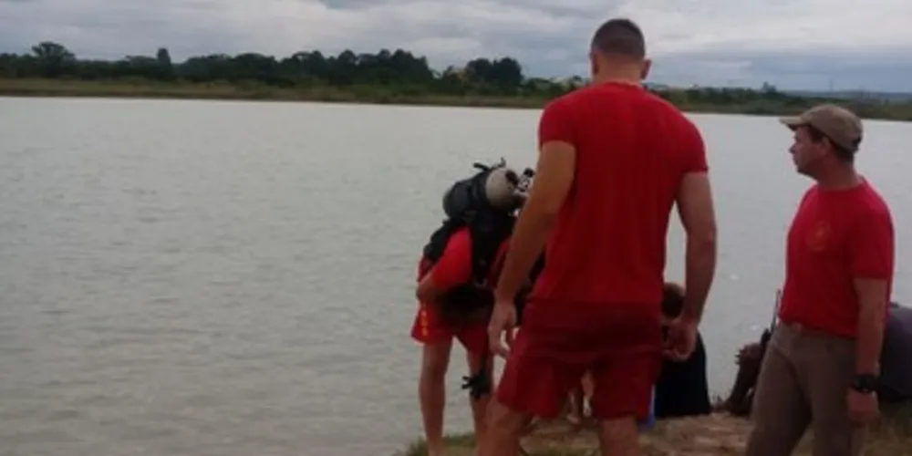 Corpo do jovem foi resgatado no fim da tarde no Rio Tibagi