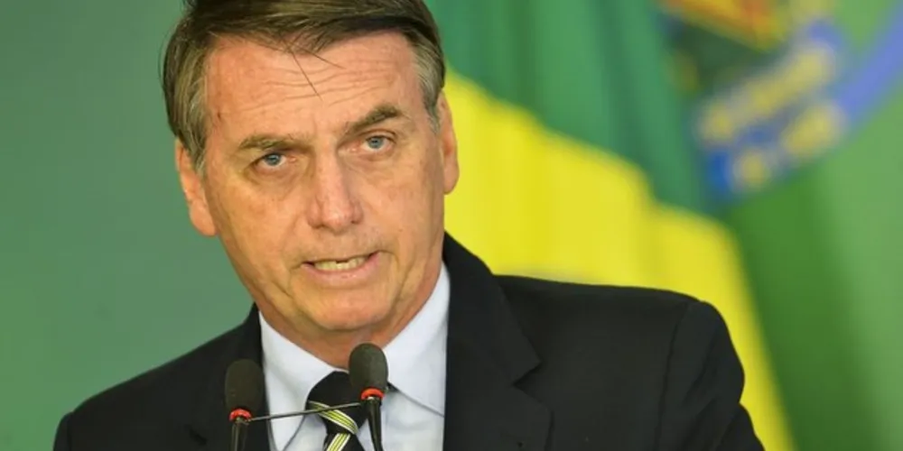 "O povo decidiu por comprar armas e munições, e nós não podemos negar o que o povo quis naquele momento.", disse Bolsonaro