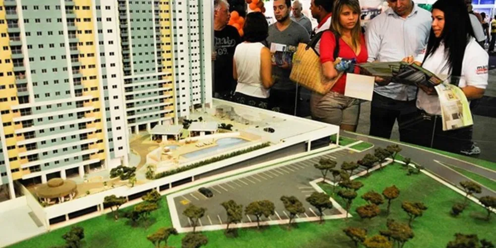 Feirão de imóveis da Caixa Econômica Federal em Brasília: caso se torne lei, projeto pode ampliar uso do saldo da conta do FGTS do trabalhador para compra de imóvel para parentes