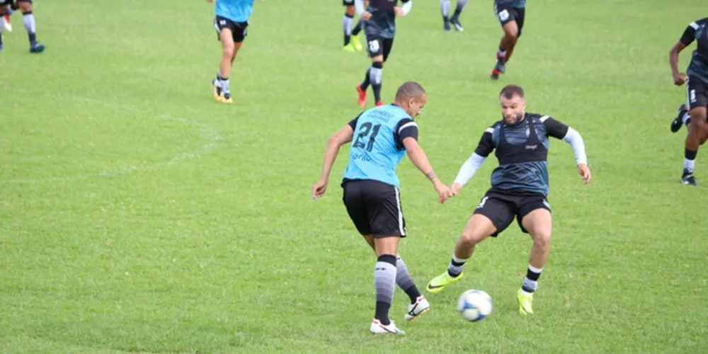Equipe fez o último treino tático antes da estreia no clube Guarani; equipe faz o tradicional ‘rachão’ neste sábado