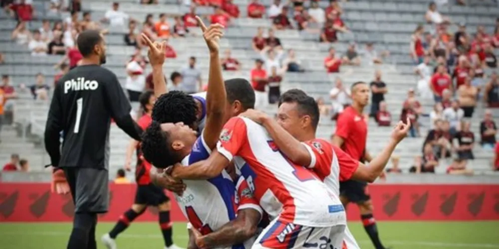 O lateral-esquerdo Taira fez o único gol do jogo
