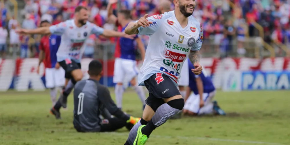 Dione foi o autor do gol do Operário