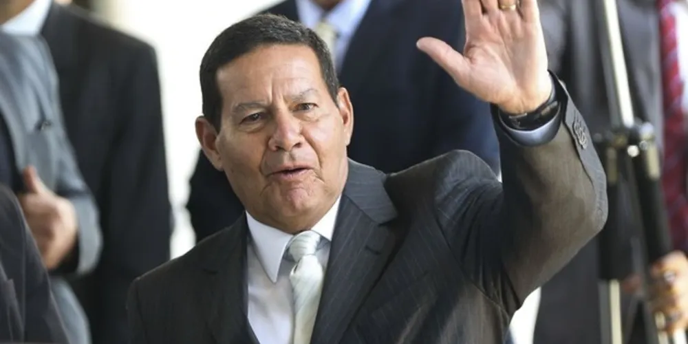Mourão substitui presidente Bolsonaro, em viagem à Suíça