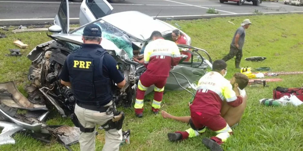 Motorista do carro sofreu lesões graves e foi levada ao HGU