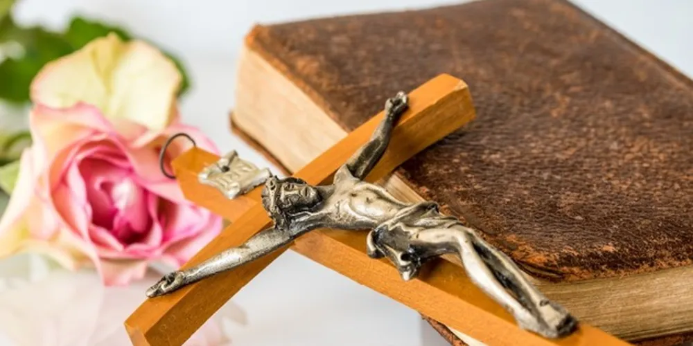 Imagem ilustrativa da imagem Padre é afastado após ser flagrado furtando óculos