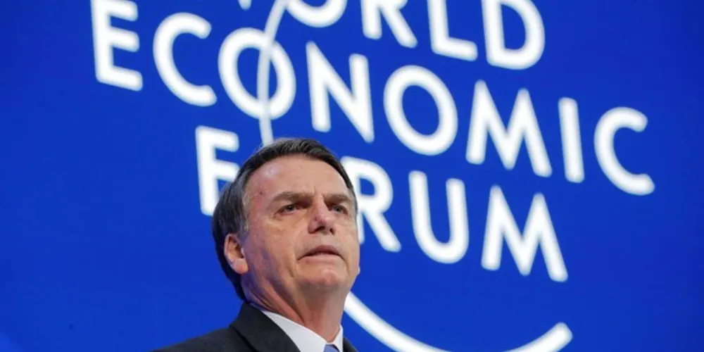 Bolsonaro diz que pretende diminuir a pobreza e a miséria no Brasil, por meio da educação.