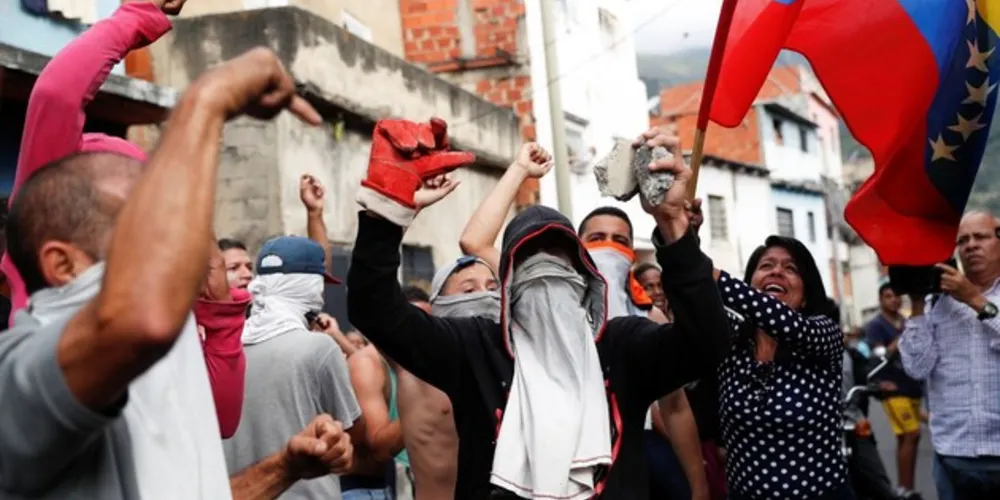 Juramento foi feito durante um protesto contra o governo Maduro em Caracas