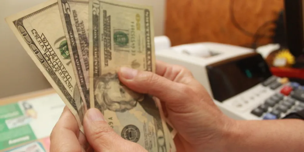 Imagem ilustrativa da imagem Ibovespa opera em alta de 0,31% e dólar vale R$ 3,7923