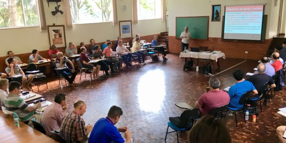 Os 48 candidatos a diácono se confraternizam e trocam experiência nas aulas e intervalos
