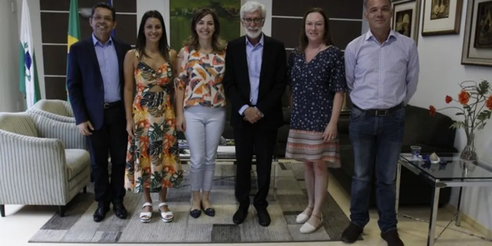 Comitiva esteve em reunião na Universidade nesta quinta-feira (24)