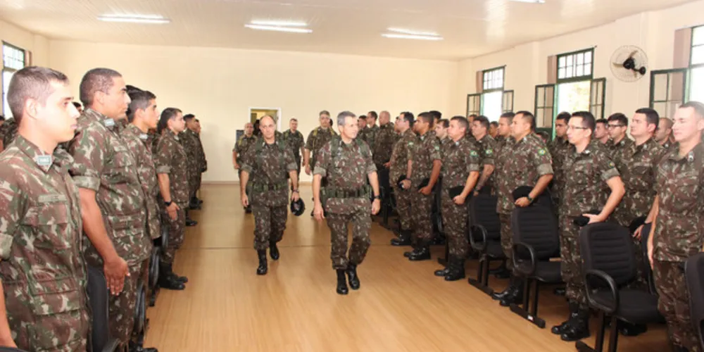 Visita do General Tomás no 13º BIB aconteceu na manhã desta quinta-feira (24) 