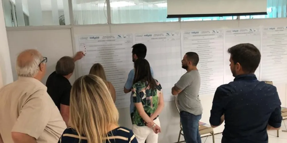 A Associação dos Engenheiros e Arquitetos de Ponta Grossa cedeu espaço para os trabalhos.