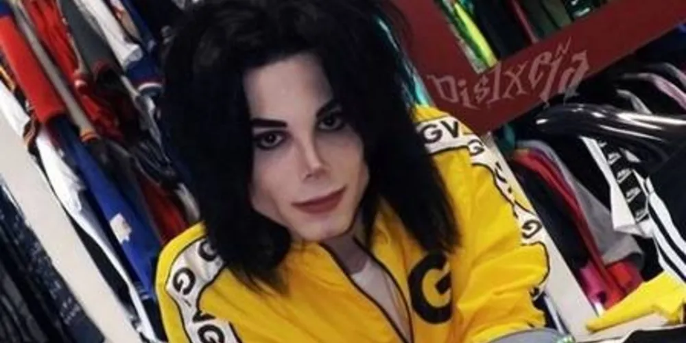 Imagem ilustrativa da imagem Fã gasta em cirurgias para virar 'clone' de Michael Jackson