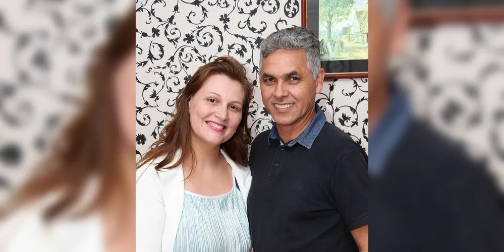 BRINDE A VIDA. O jornalista e editor chefe do Jornal da Manhã e do portal aRede brindará ao lado de amigos e familiares a passagem de seu aniversário neste sábado (26). No registro Mario com sua namorada Marlise Beatriz Ribas. Da coluna RC os votos de alegrias e prosperidade.
