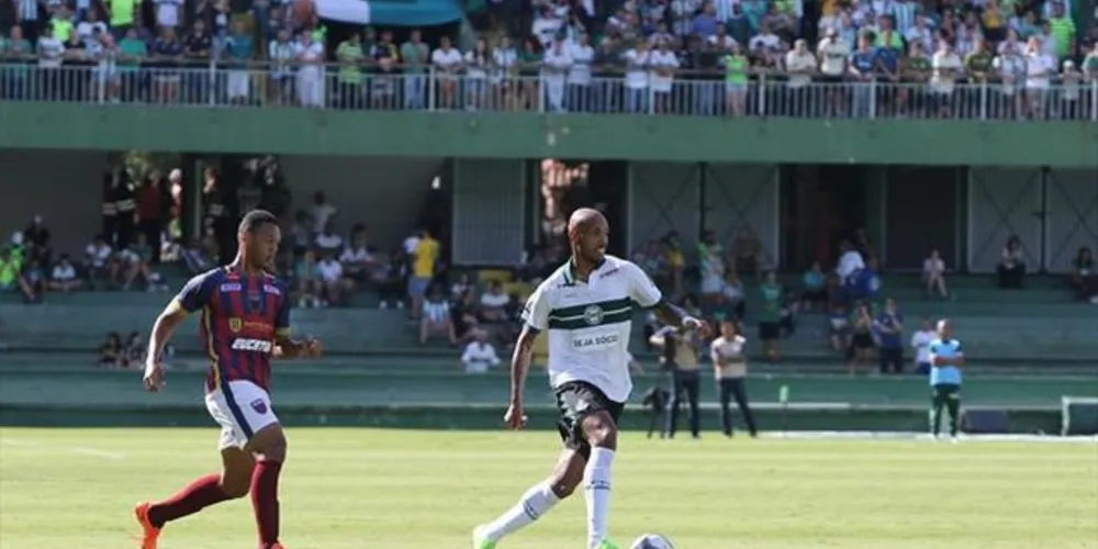 Coritiba jogou em casa e ficou no empate sem gols