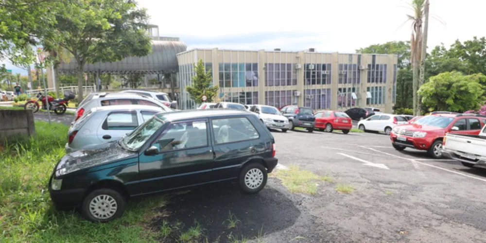 Objetivo é cercar o espaço com grades e controlar a entrada e saída de veículos através de cancelas