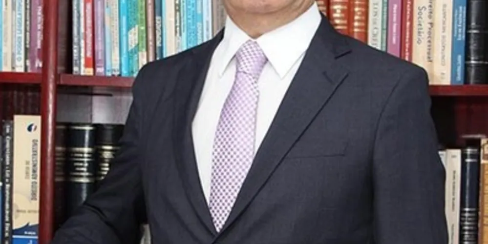 BRINDE A VIDA - O respeitado advogado Josué Corrêa Fernandes receberá as felicitações pela troca de idade nesta quarta-feira (30). Graduado em Direito pela Universidade Estadual de Ponta Grossa (UEPG), o profissional é Juiz de Direito Estadual aposentado, e também já foi subprocurador do Estado do Paraná e secretário de Assuntos Jurídicos da Prefeitura de Ponta Grossa em três gestões. Fora do âmbito jurídico, ainda foi um dos fundadores da Academia de Letras dos Campos Gerais e membro do Instituto Histórico e Geográfico do Paraná e da Academia Maçônica de Letras, além de ser autor de livros sobre histórias do Paraná e dos Campos Gerais. Da coluna RC os votos de realizações.