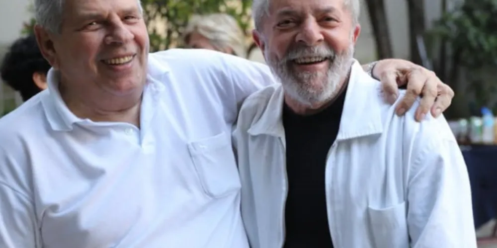 Advogados de Lula pedirão que ex-presidente compareça ao velório