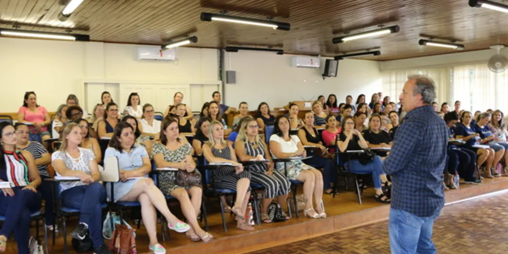 O prefeito de Castro, Moacyr Fadel Junior marcou presença no evento da secretaria