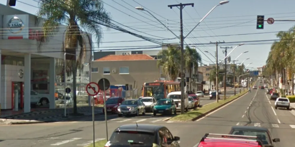Semáforo afetado está no cruzamento da Avenida Ernesto Vilela com a rua Júlia Lopes