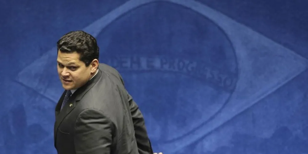 Davi Alcolumbre conquistou a maioria absoluta dos votos