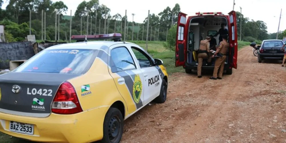Adolescentes são surpreendidos por disparos de dentro de carro e um deles fica ferido