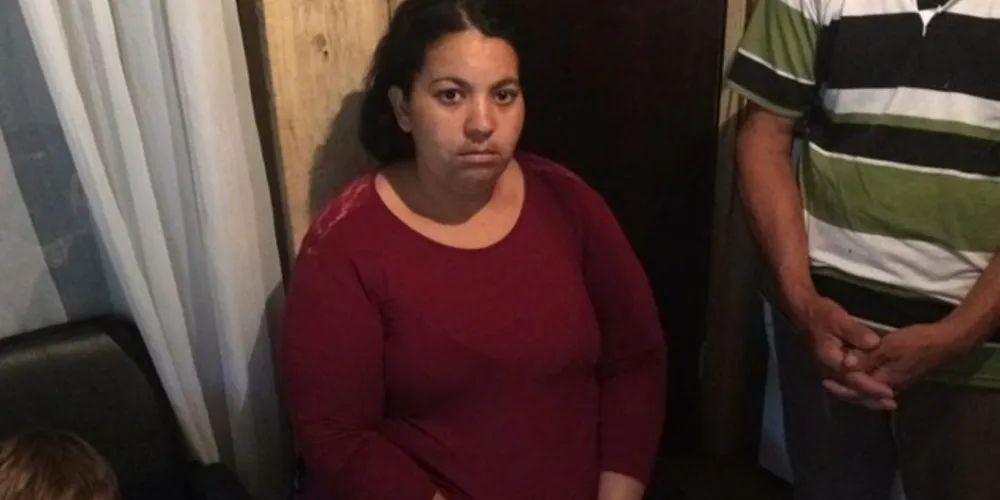 Cristiane Policarpo foi arremessada a dois metros de distância, caindo desacordada no chão. 