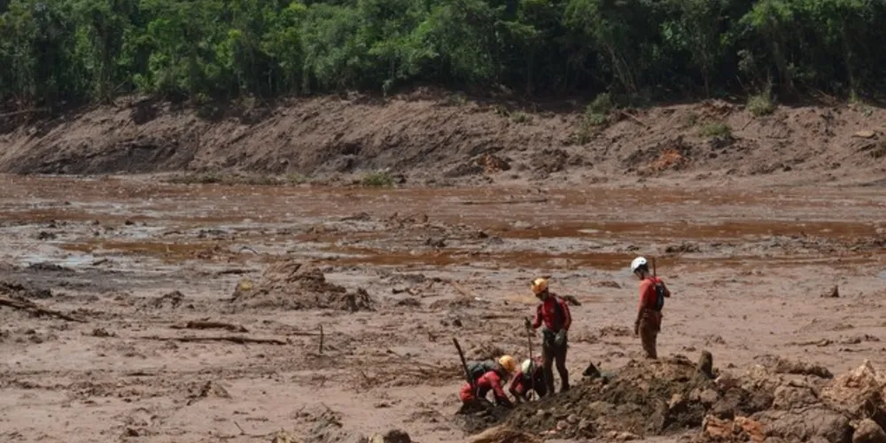 121 pessoas morreram com o rompimento da barragem