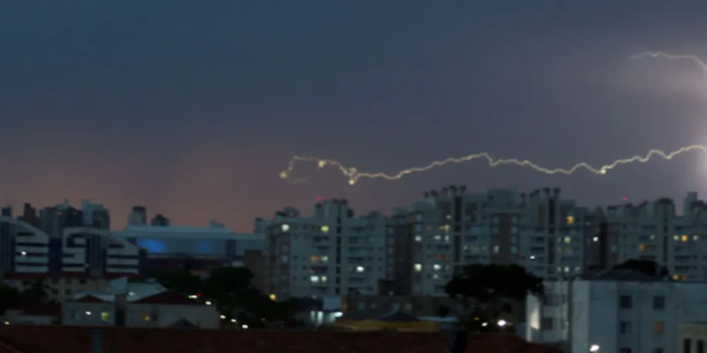 Imagem ilustrativa da imagem Em 22 anos, raios mataram 162 pessoas no Paraná