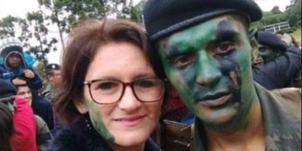 Postagem na página de Matheus no Facebook – Na foto, ele ao lado da mãe Silvia
