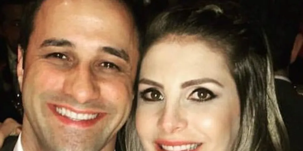 NIVER- A paisagista Ana Augusta Fruet Lupion Thomé, sinônimo de beleza e elegância, recebe as felicitações da coluna RC, pela passagem de seu aniversário nesta terça-feira (5). No registro, Ana e seu marido o conceituado cirurgião plástico, Marcus Thomé. Da coluna RC os votos de alegrias e sucesso.