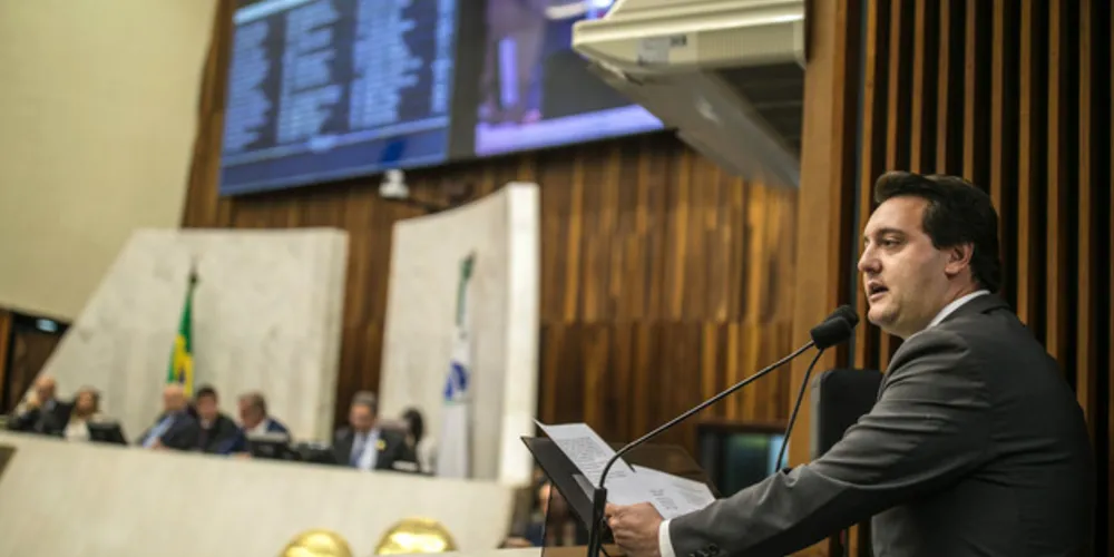 Governador esteve presente na sessão da Alep desta segunda-feira (4)