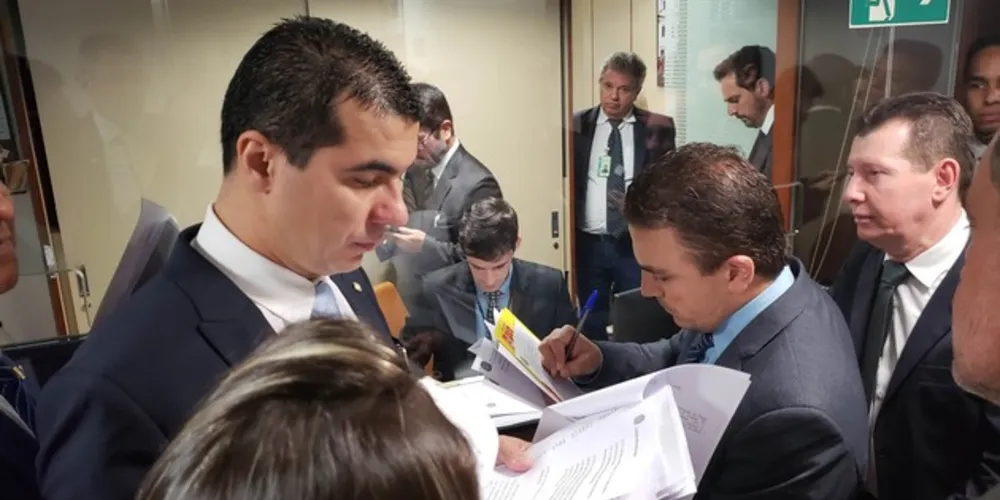 Aliel foi um dos primeiros parlamentares do país a protocolar medidas na Câmara