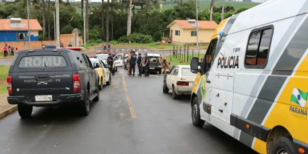 Imagem ilustrativa da imagem Bandidos apontam arma e recebem o troco da PM