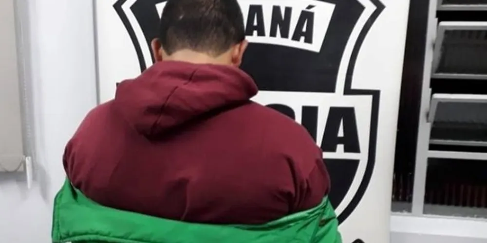 Um dos suspeitos foi apresentado durante a noite de quarta-feira na delegacia