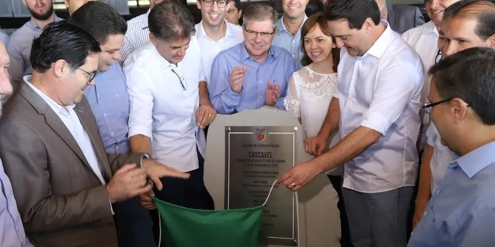 Uma solenidade especial na prefeitura municipal de Cascavel marcou a transferência do Governo do Paraná de Curitiba para Cascavel na manhã desta quinta-feira (7). O decreto é temporário e vale até sexta-feira (8). O governador Carlos Massa Ratinho Junior, secretários de Estado e presidentes das empresas estatais cumprem agenda intensa no município com representantes políticos e empresariais da região Oeste. - Cascavel, 07/02/2019 - Foto: José Fernando Ogura/ANPr