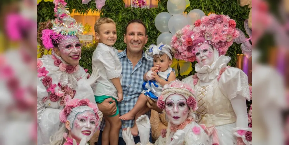 DESTAQUE - No registro especial, André Cury com o filho Felipe Cury e a afilhada Maria Eduarda Parucker.