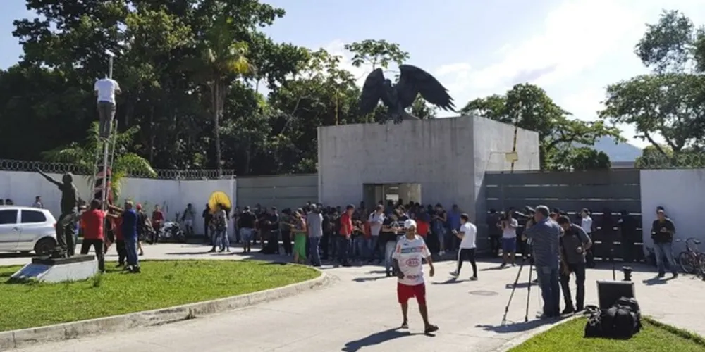 Incêndio na madrugada deixou dez mortos e três feridos no CT do Flamengo