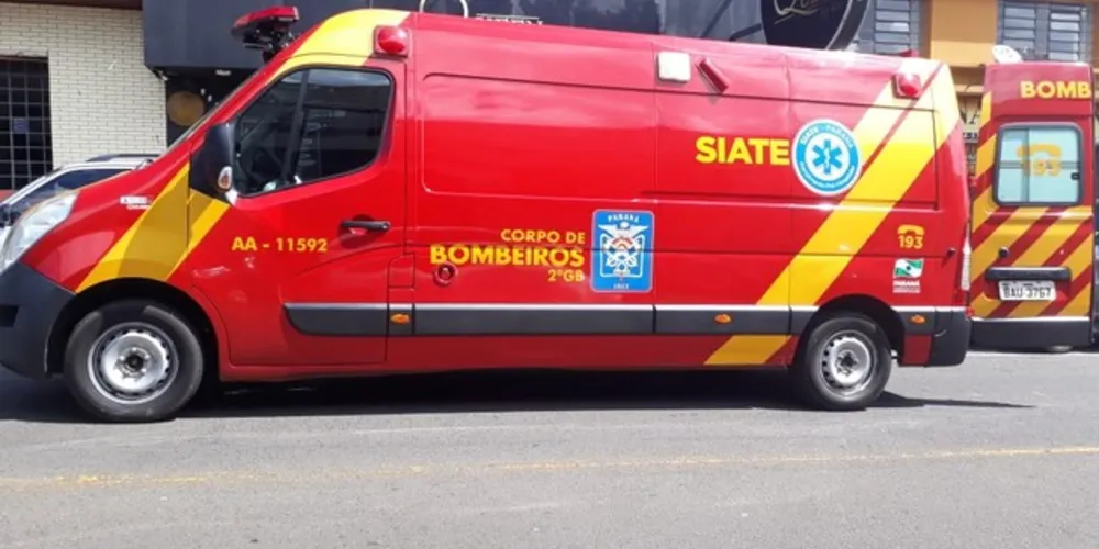 Os médicos prestaram os primeiros atendimentos no local e encaminharam o paciente com urgência ao Hospital Regional