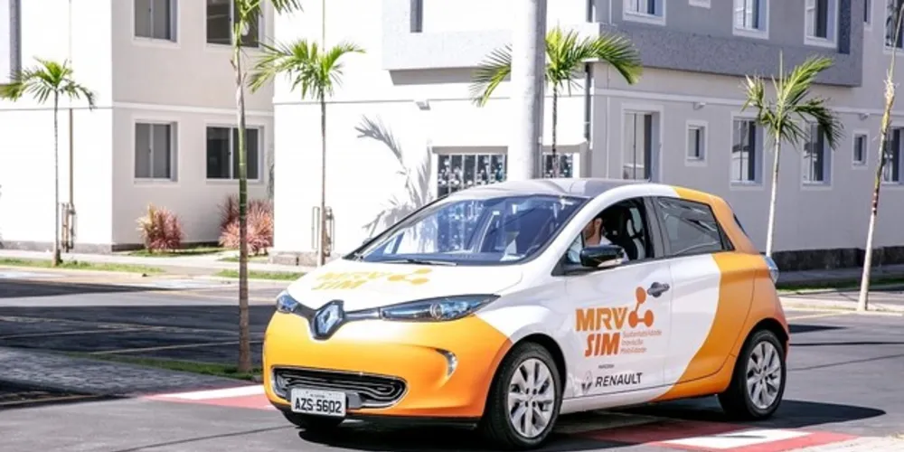 A natureza elétrica do Zoe proporciona uma condução mais tranquila, devido a ausência de ruído do motor e vibrações