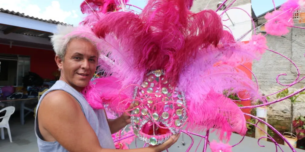 150 pessoas entrarão na avenida para contar o enredo 'Amor, Sublime Amor'